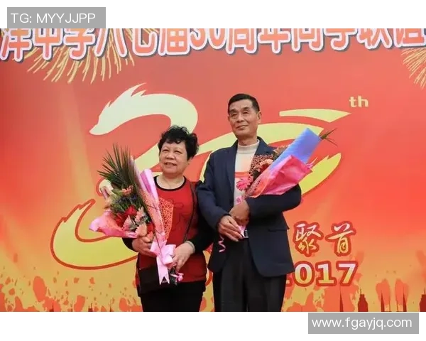 足球明星与粉丝共同见证热情岁月球场上的难忘瞬间